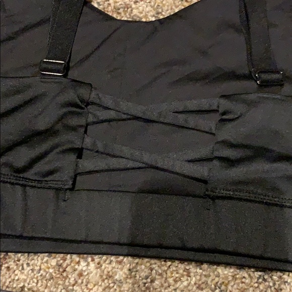 Sports bras - Picture 4 of 5